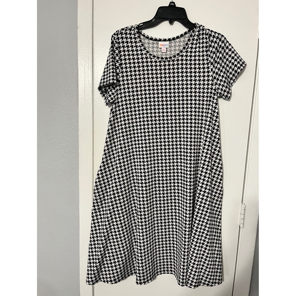 LuLaRoe Carly Dress Womens Small Black White Houndstooth Short Sleeve Pocket